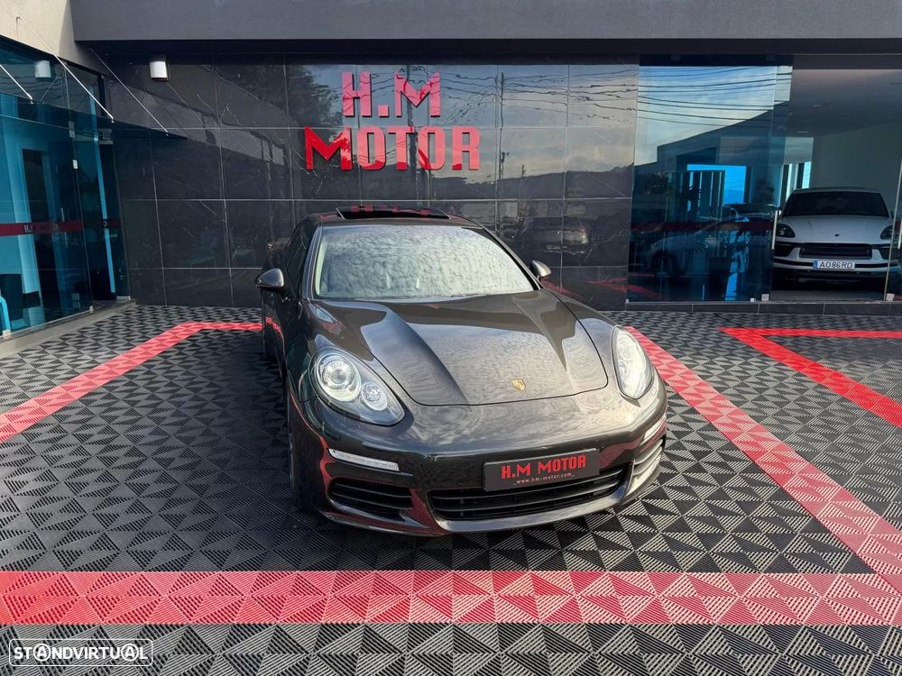 Porsche Panamera Standard - 1