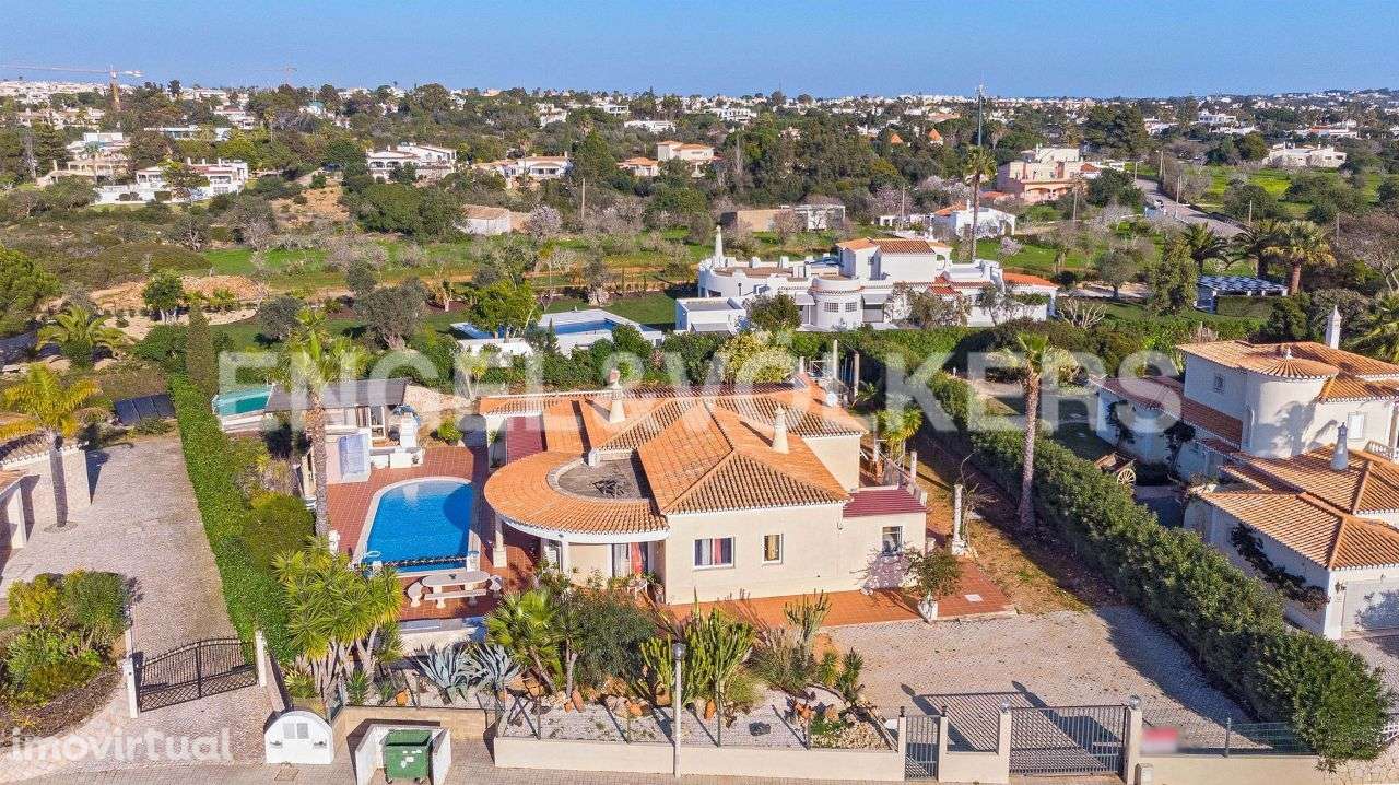 Moradia térrea no Carvoeiro - Grande imagem: 2/18