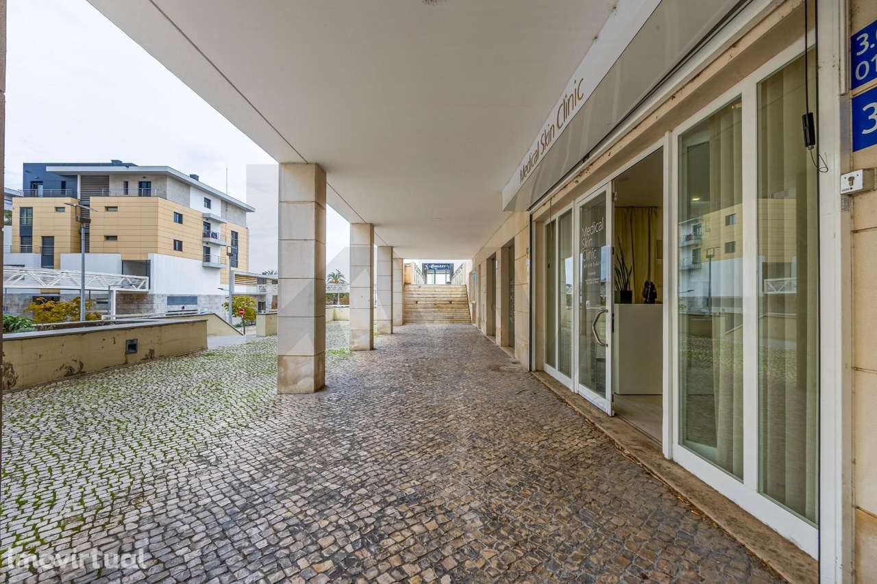 Trespasse de Loja (Clínica atualmente) com Terraço - Parque das Nações - Grande imagem: 4/21