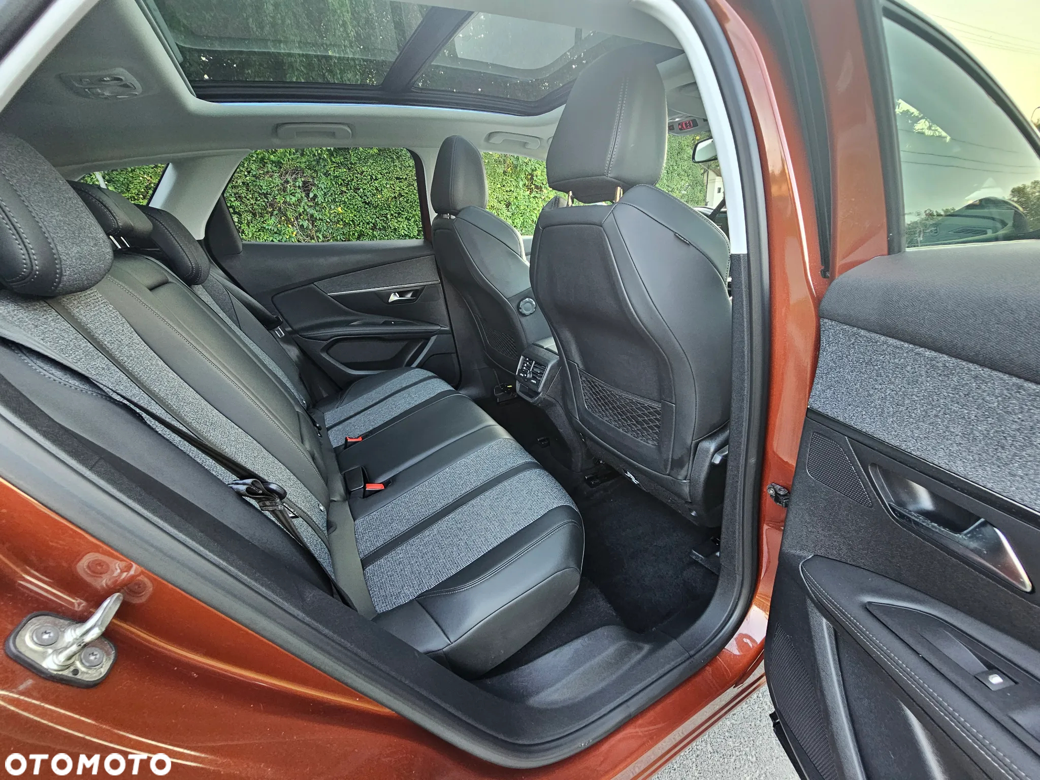 Peugeot 3008 PureTech 130 Stop & Start GPF Allure - 8