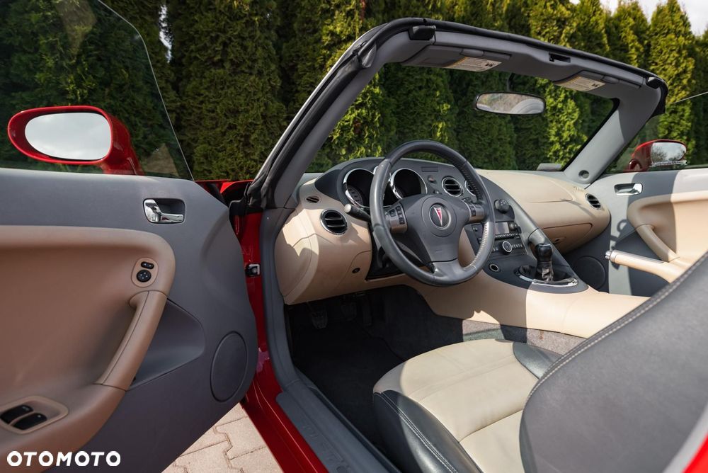 Pontiac Solstice - 10