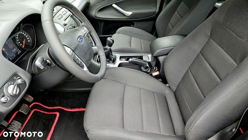 Ford Mondeo 2.0 Ghia - 25