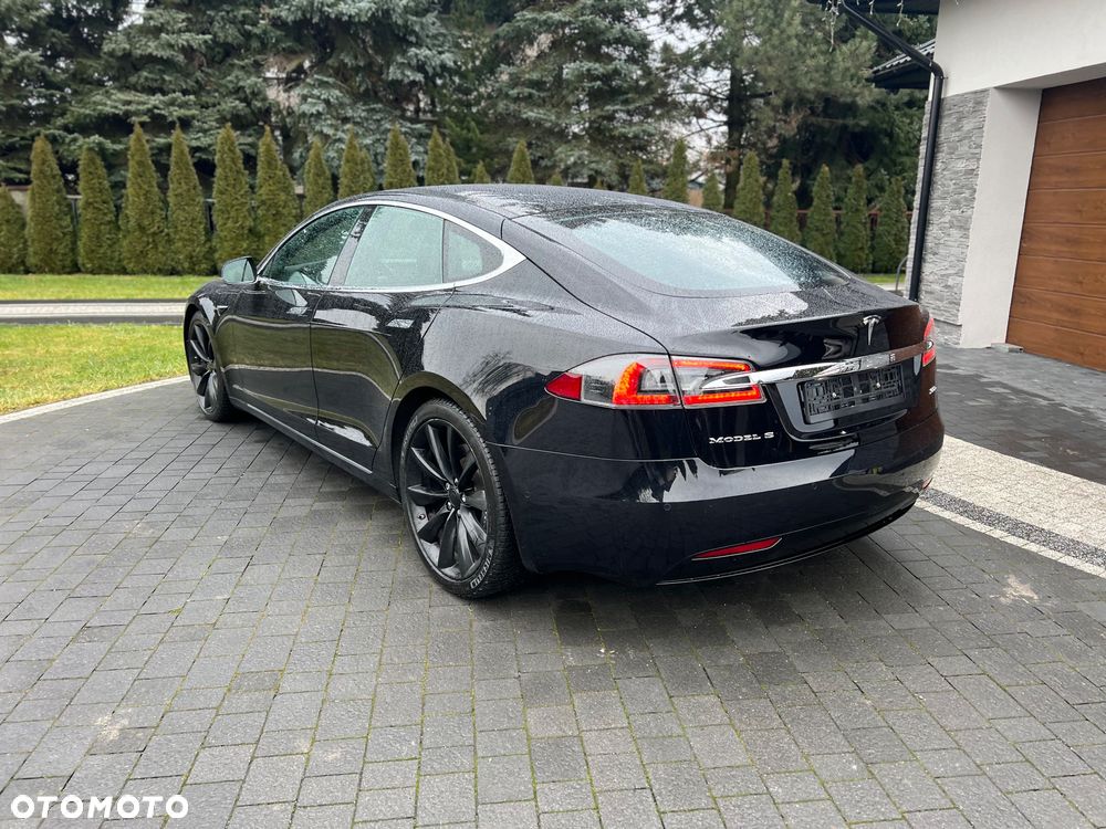 Tesla Model S - 24