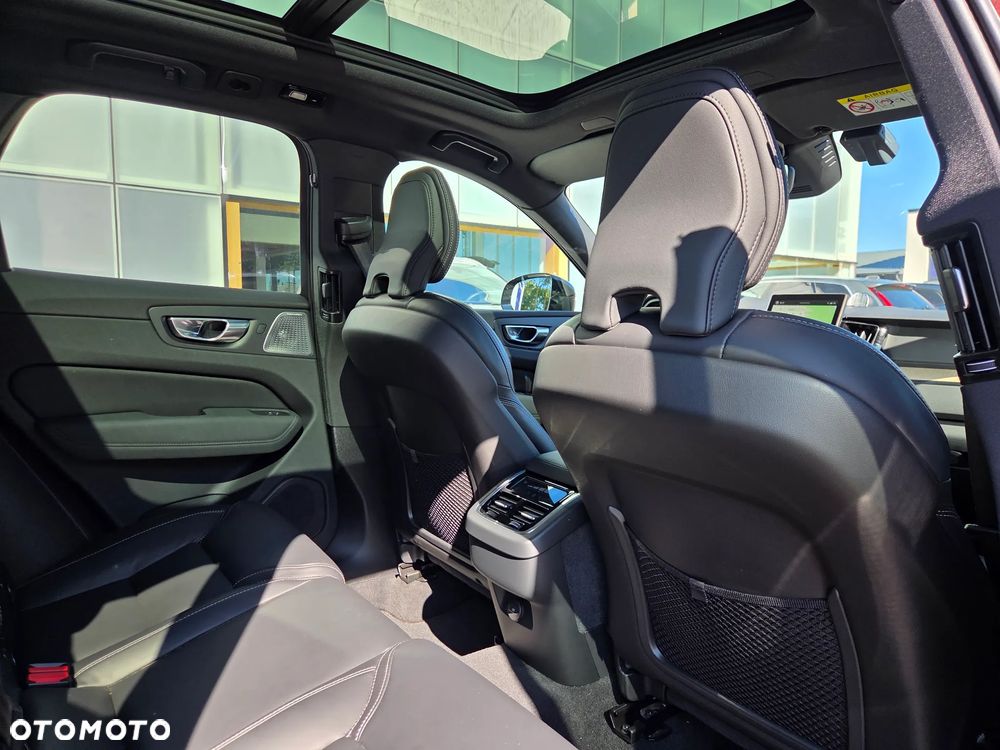 Volvo XC 60 B5 B AWD Ultra Dark - 18