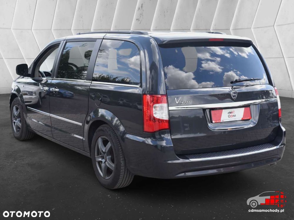 Lancia Voyager - 8