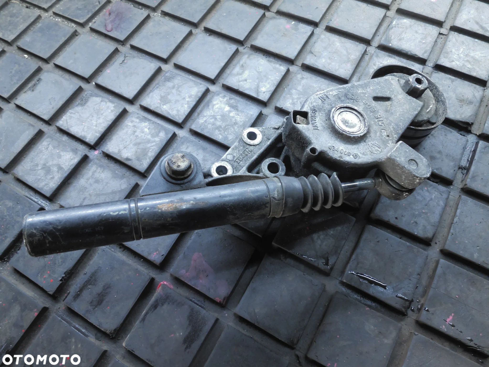 NAPINACZ PASKA VW AUDI SEAT LEON I 1.9 TDI 038903315C - 1