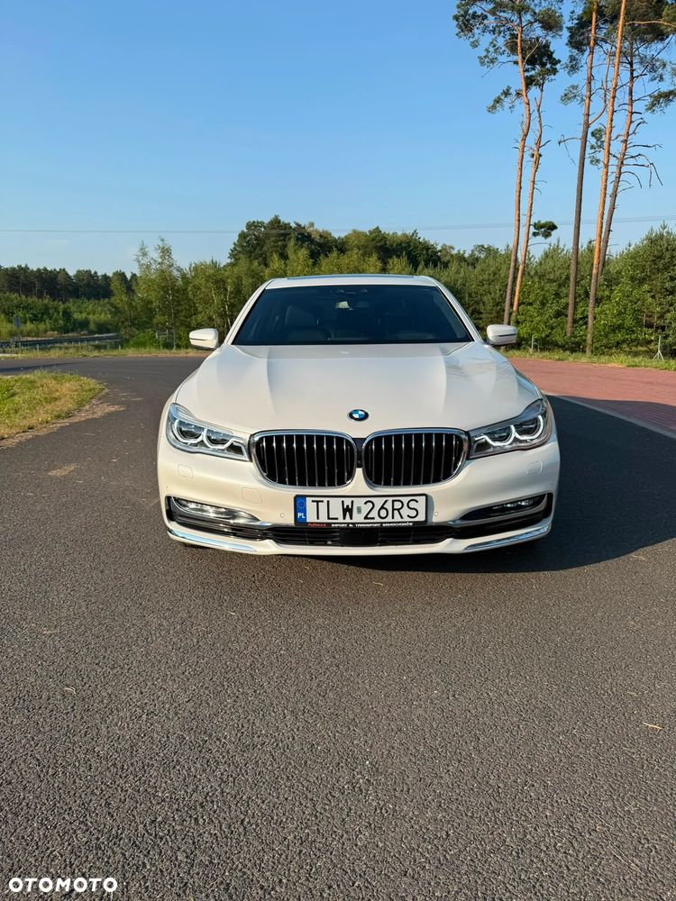 BMW Seria 7 750i xDrive - 15