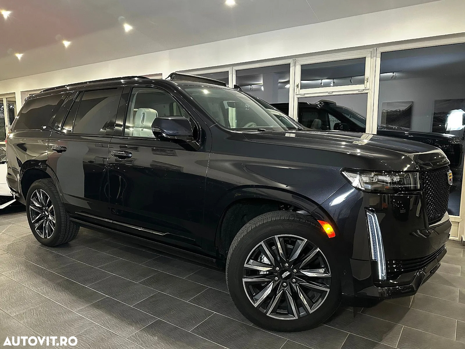 Cadillac Escalade - 2