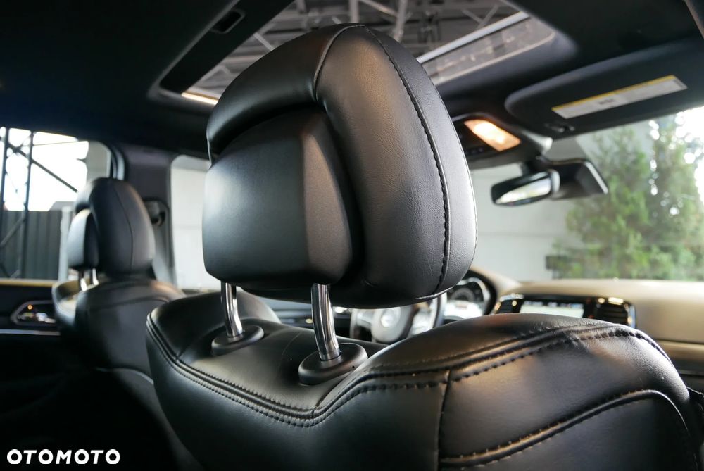 Jeep Grand Cherokee - 30