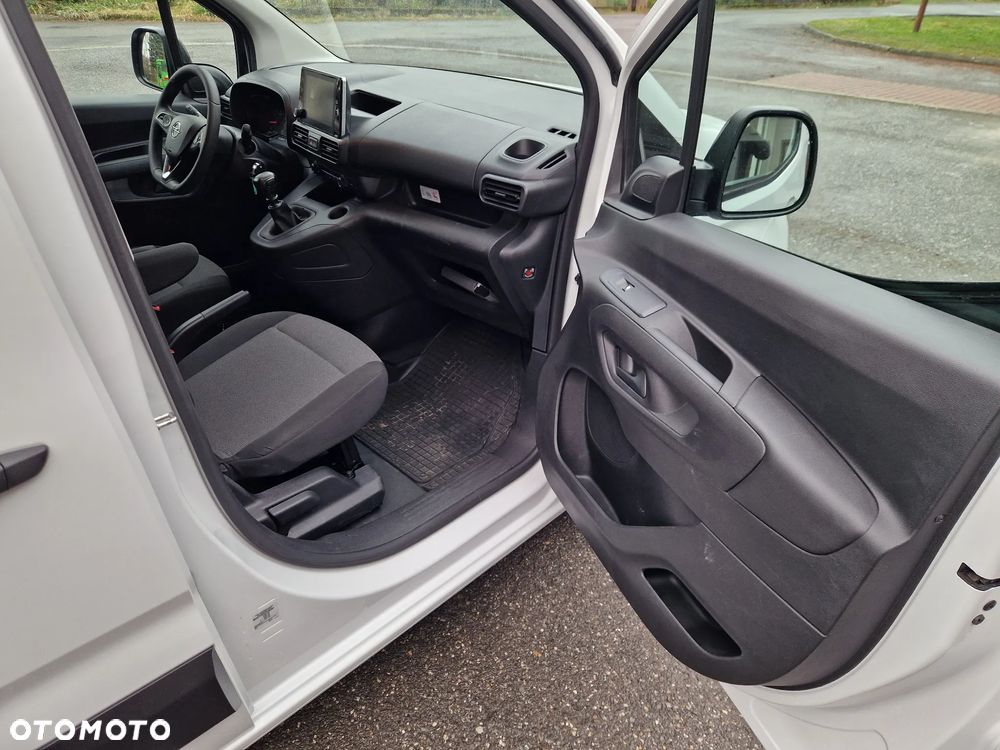 Opel Combo Maxi Brygadówka 5 Osób - 30