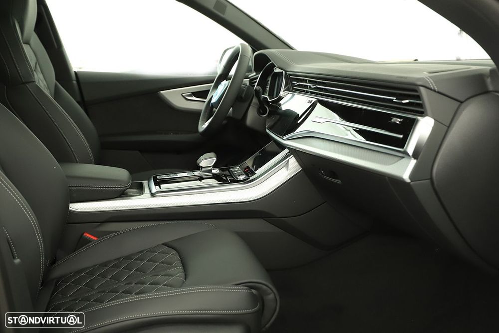 Audi Q8 55 TFSIe quattro Tiptronic - 25