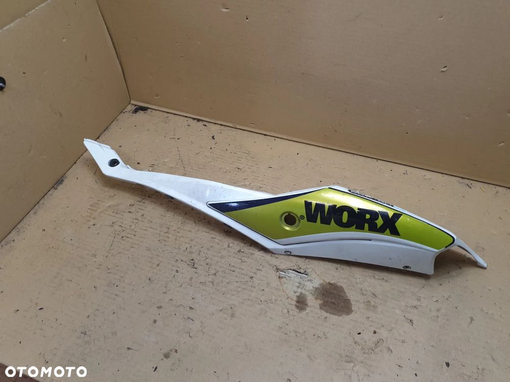 Suzuki GSX-R 750 (K8 K9 L0) Zadupek lewy owiewka 47211-37h - 2