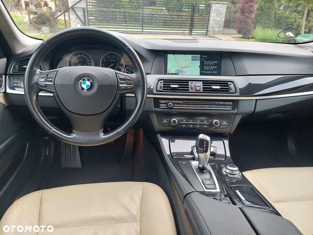 BMW Seria 5 528i Sport-Aut - 25
