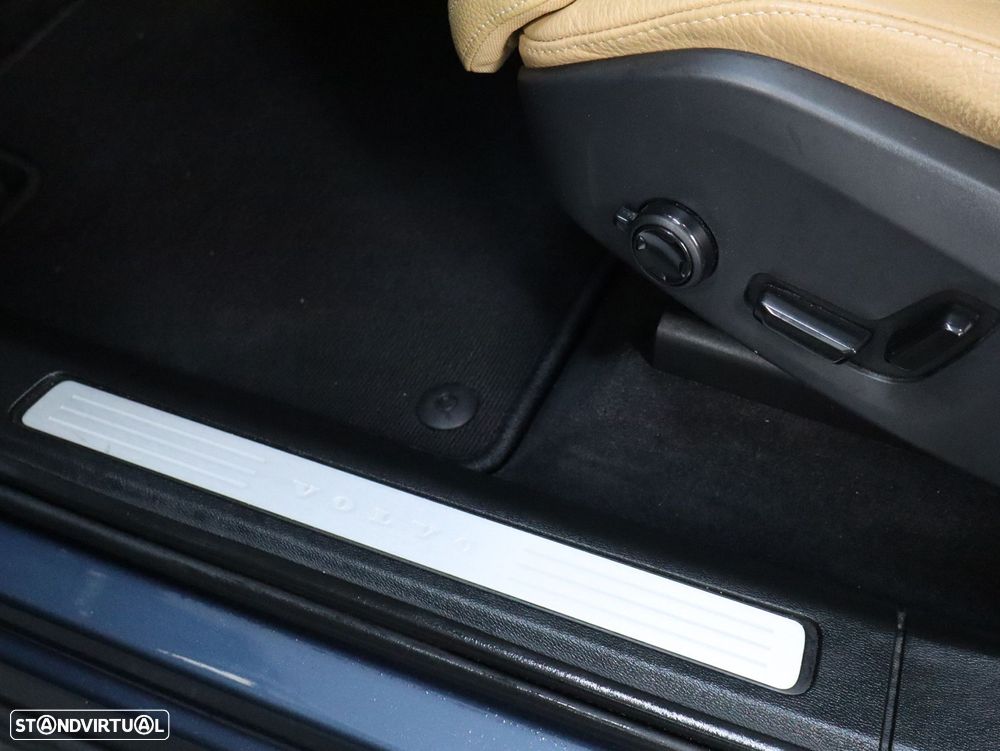 Volvo XC 60 2.0 T8 PHEV Inscription AWD - 22