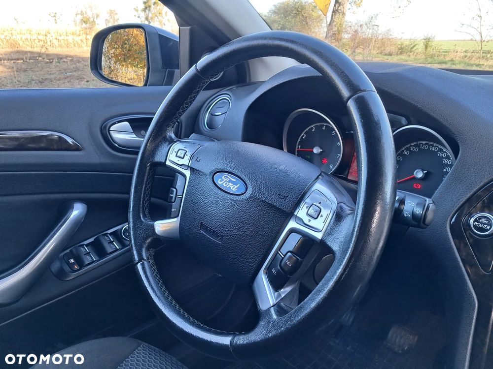 Ford Mondeo 2.0 Ghia - 17