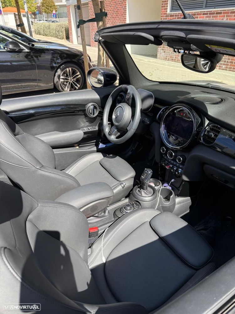 MINI Cabrio Cooper Premium Classic Auto - 11