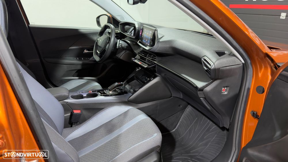 Peugeot 2008 1.2 PureTech Allure EAT8 - 18