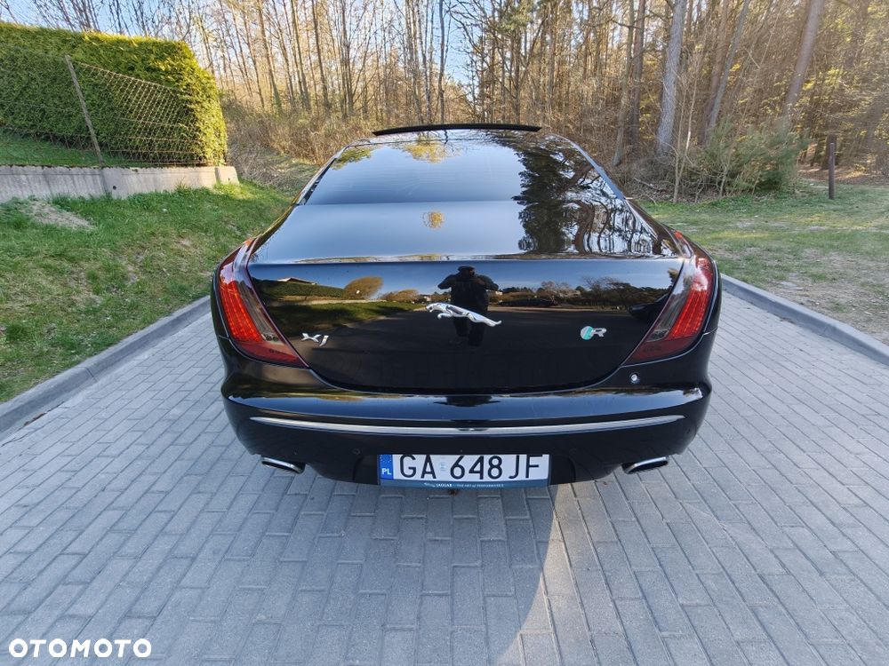 Jaguar XJ - 8