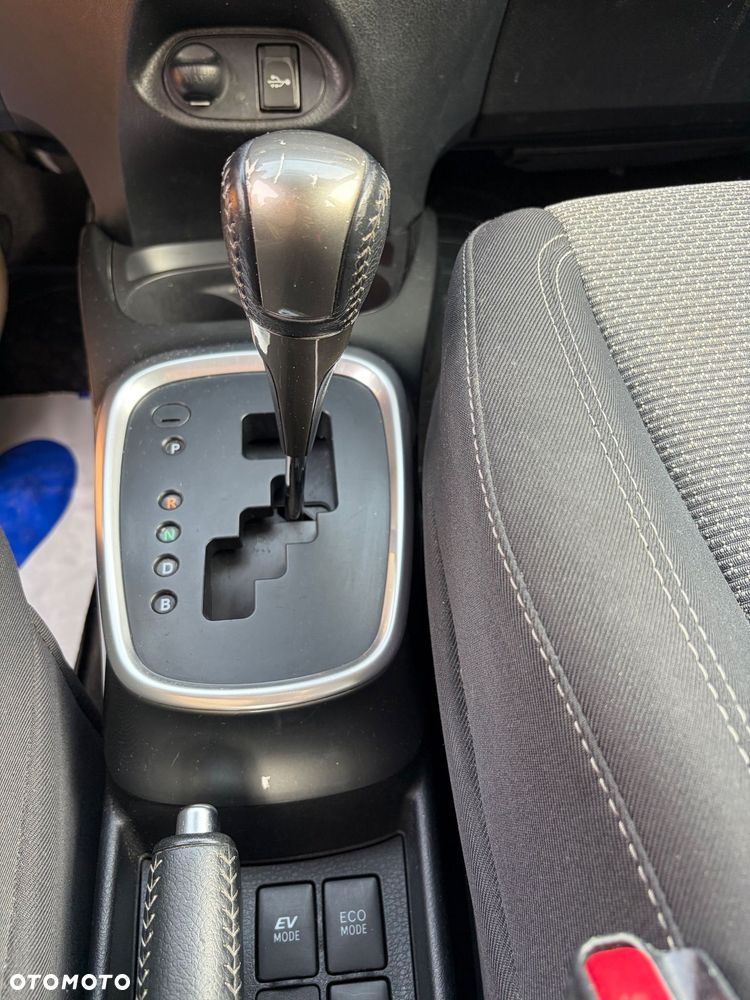 Toyota Yaris Hybrid 100 Sol - 9