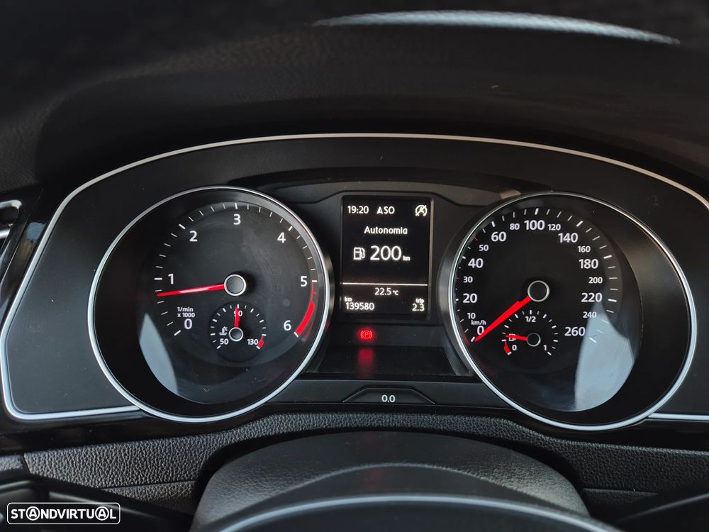 VW Passat Variant 2.0 TDI Confortline - 26