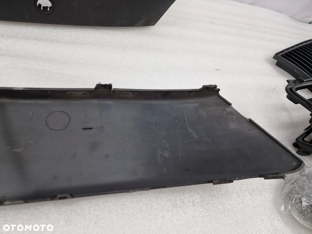 OPEL ASTRA IV J LIFT 12- LISTWA / KRATKA / BLENDA ZDERZAKA PRZEDNIEGO PRZÓD , NR 13368664 / 13381812 , NR AUKCJI KR281 - 8