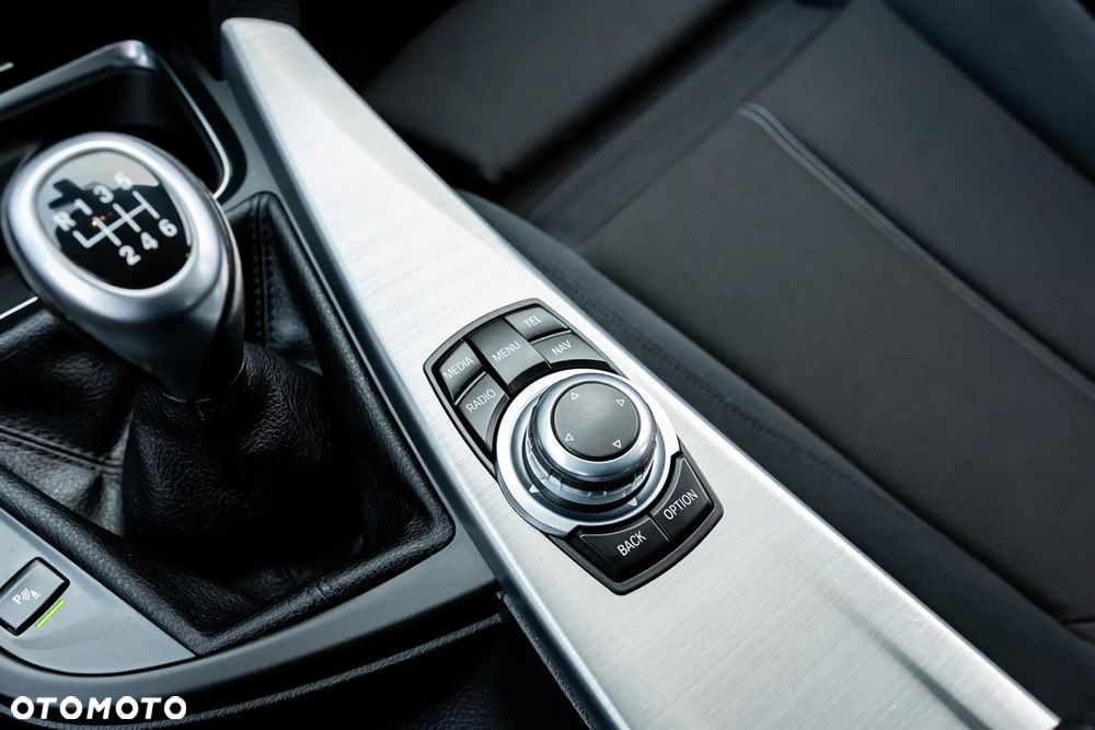 BMW Seria 3 320d - 38