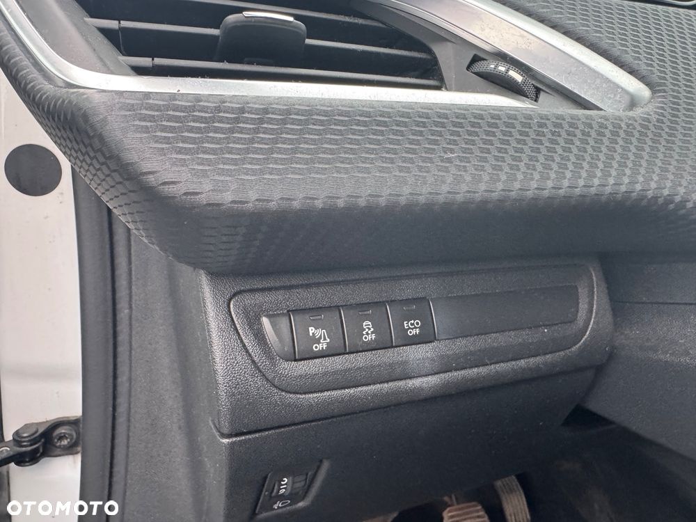 Peugeot 2008 1.2 Pure Tech GPF Allure S&S - 19