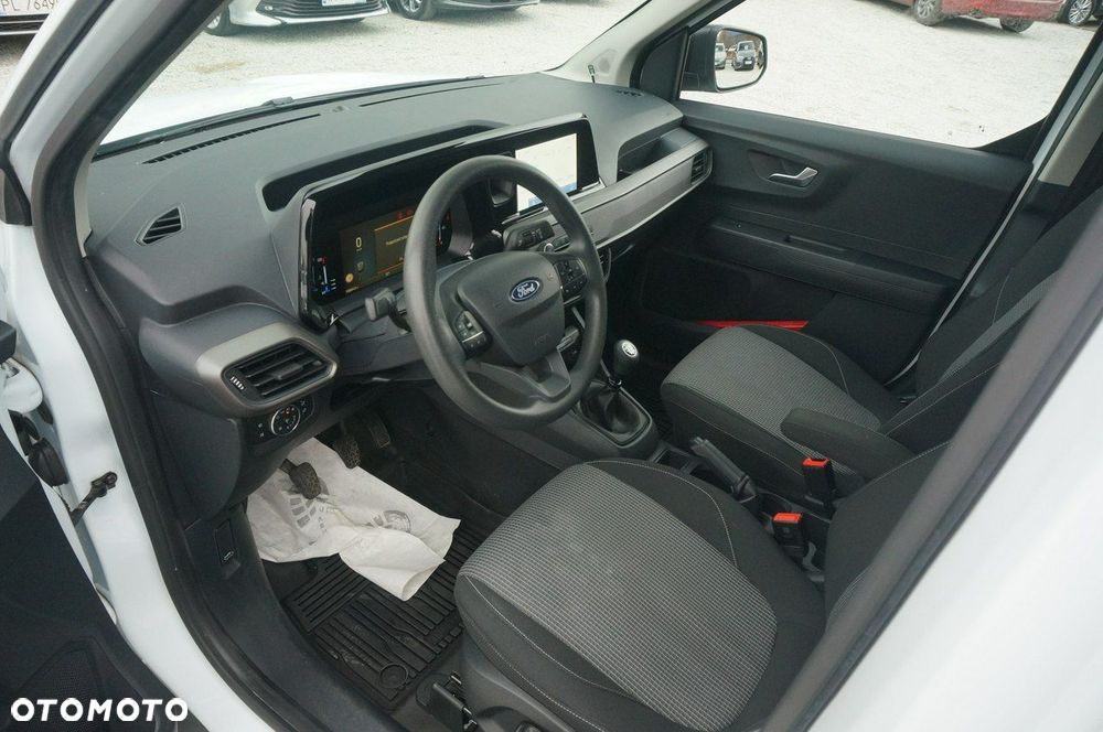 Ford Transit Courier - 12