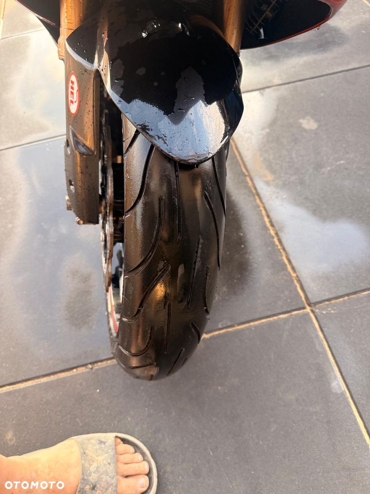 Suzuki GSX 1000 - 7