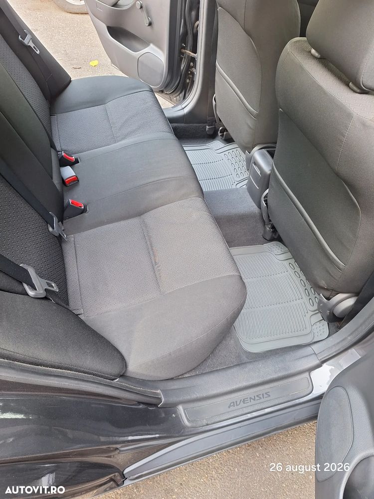 Toyota Avensis 2.0 D-4D Sedan Terra - 11