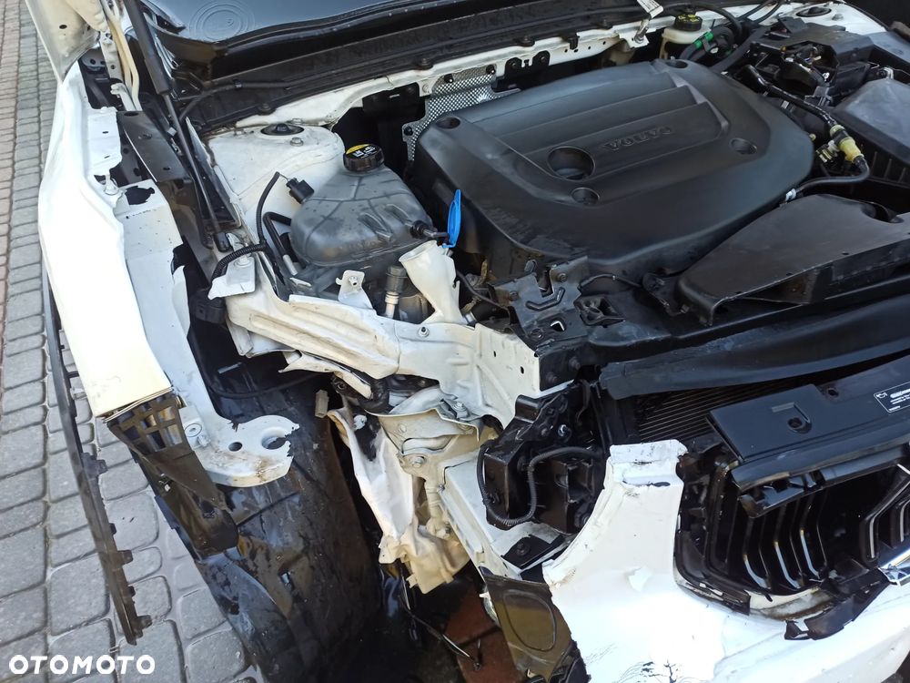 Volvo XC 40 B4 B AWD Geartronic RDesign - 4