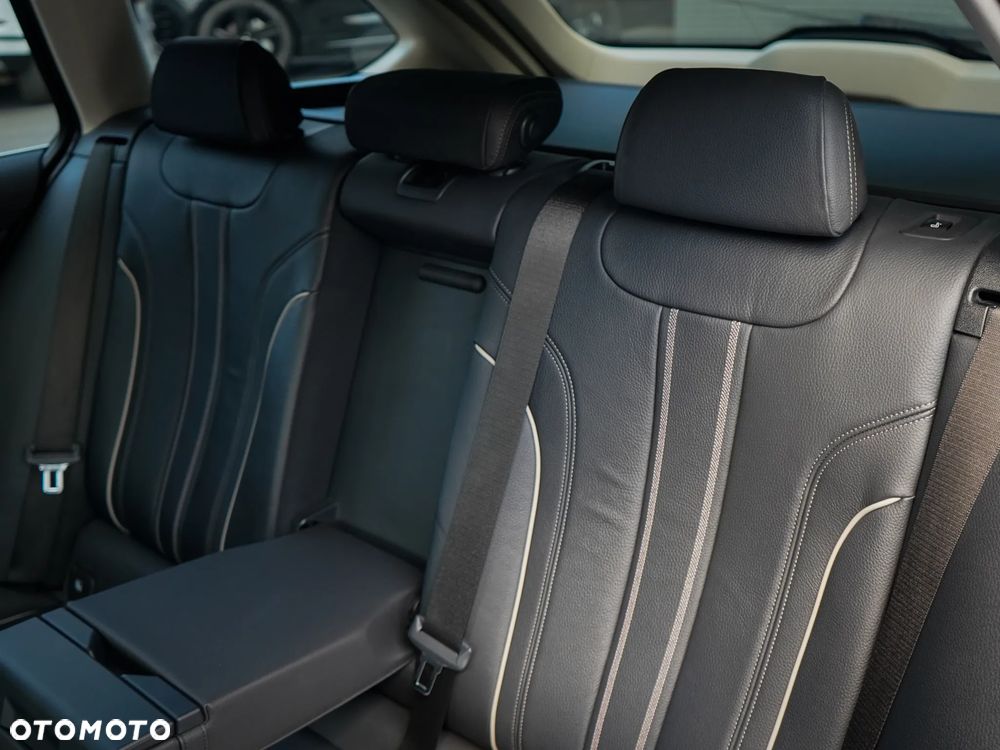 BMW Seria 5 530d xDrive Touring Luxury Line - 24