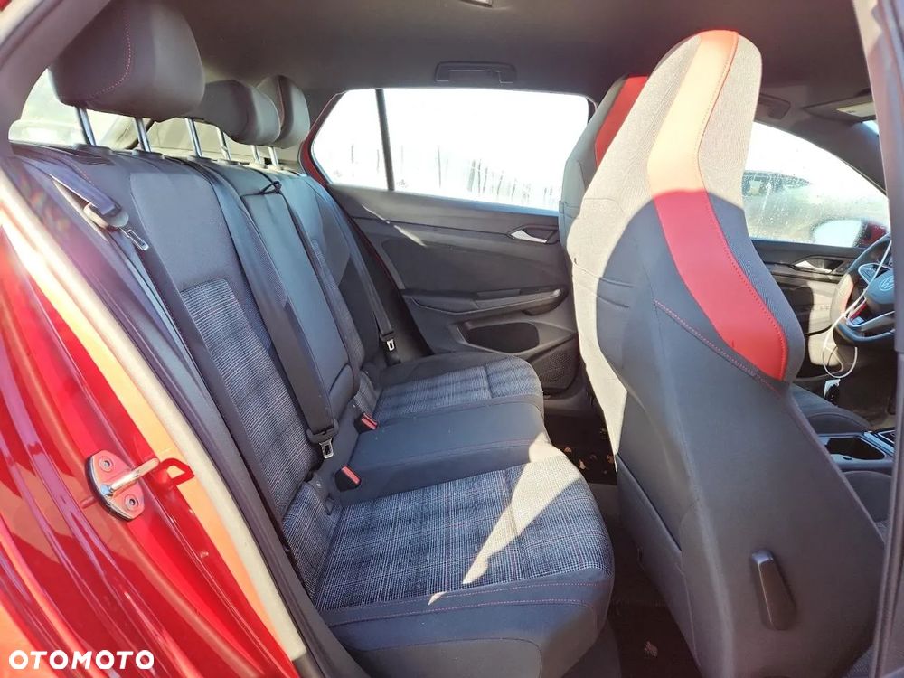 Volkswagen Golf - 10