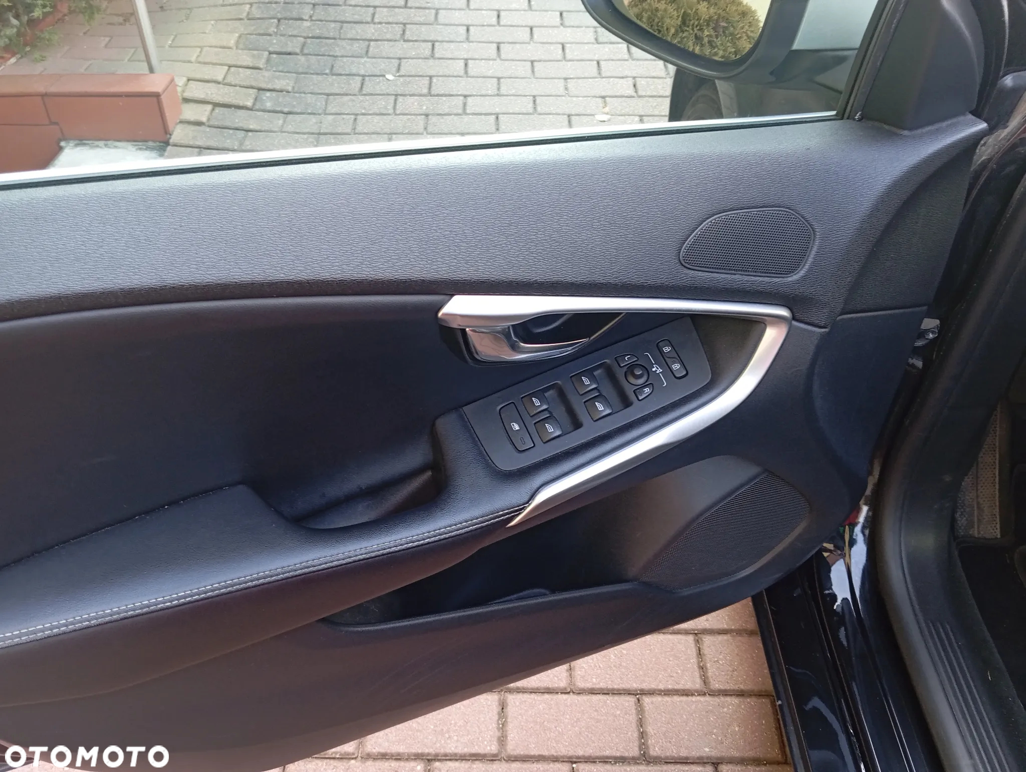 Volvo V40 D2 Drive-E R-Design Momentum - 8