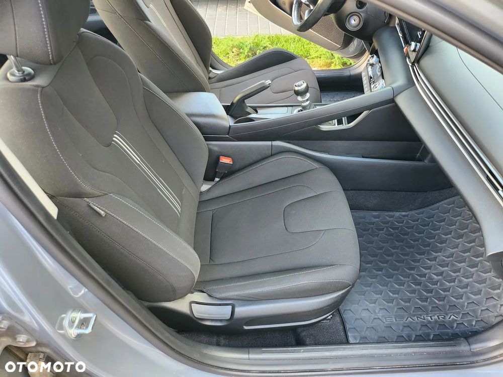 Hyundai Elantra 1.6 Smart - 21