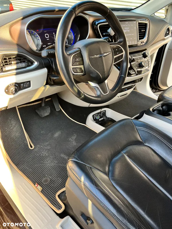 Chrysler Pacifica - 14