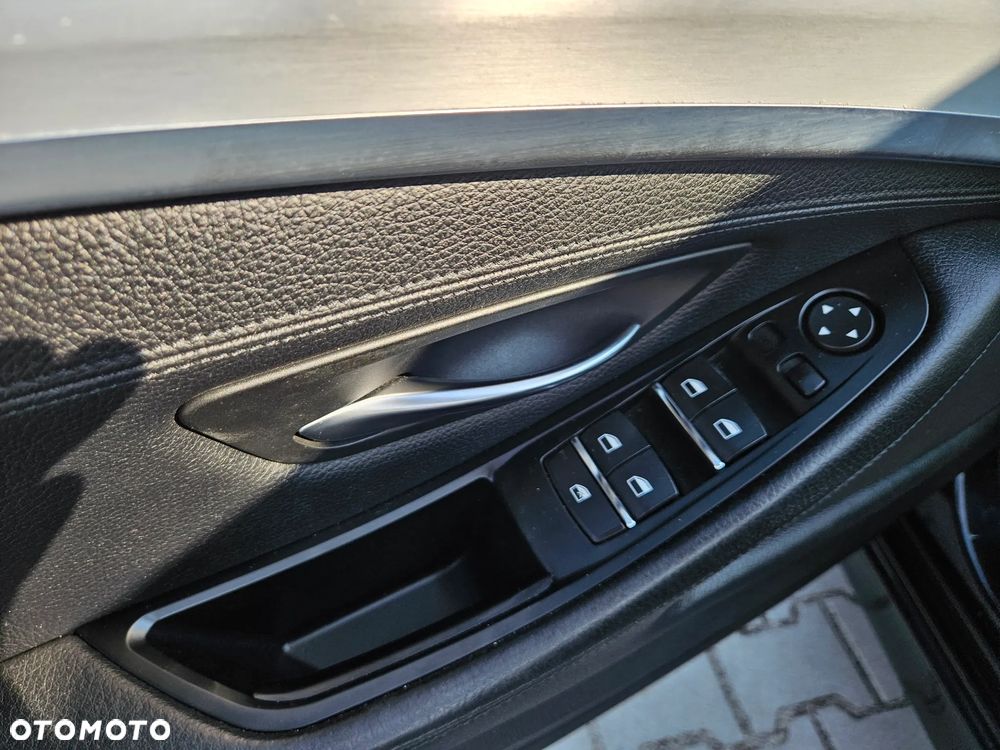 BMW Seria 5 525d xDrive Modern Line - 26