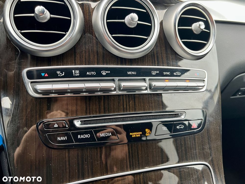 Mercedes-Benz GLC 250 4Matic 9G-TRONIC - 24