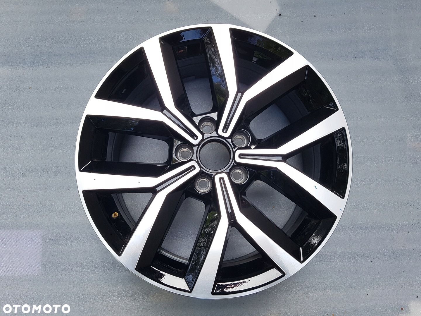 VW PASSAT B8 felga aluminiowa 7J 17 cali ET40 3G0601025F FZZ - 1