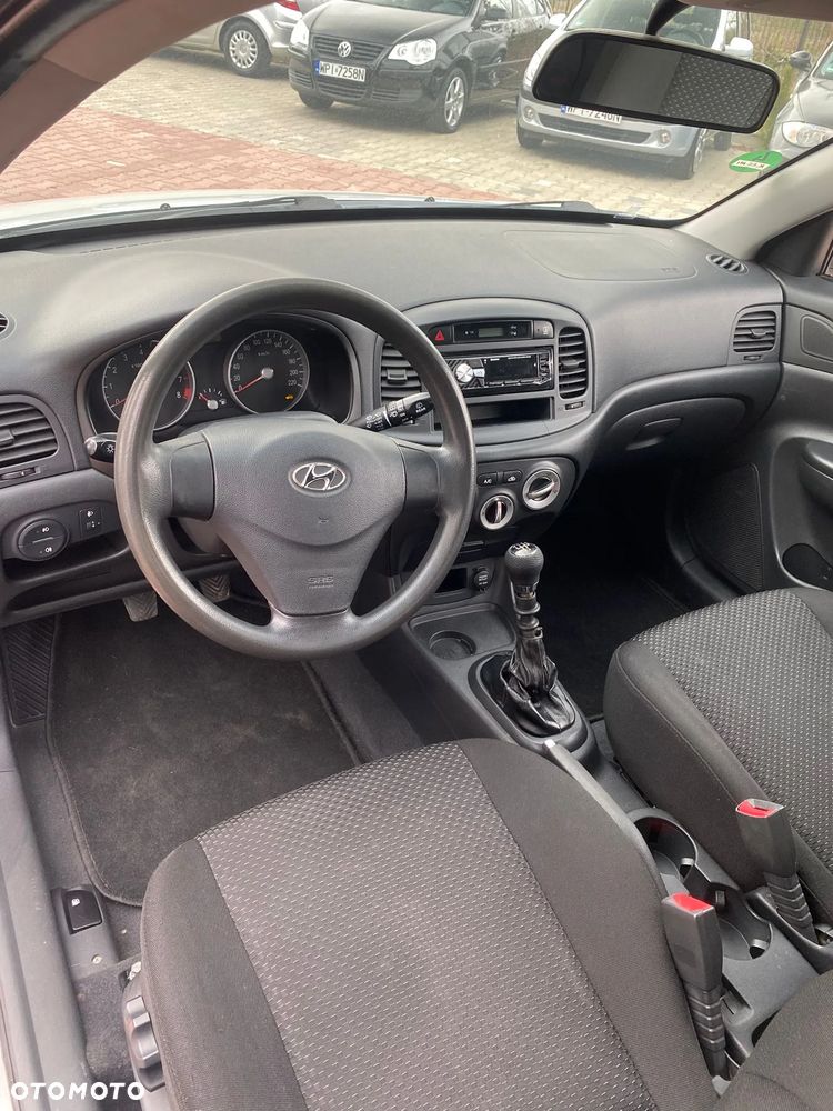 Hyundai Accent 1.4 GL - 12