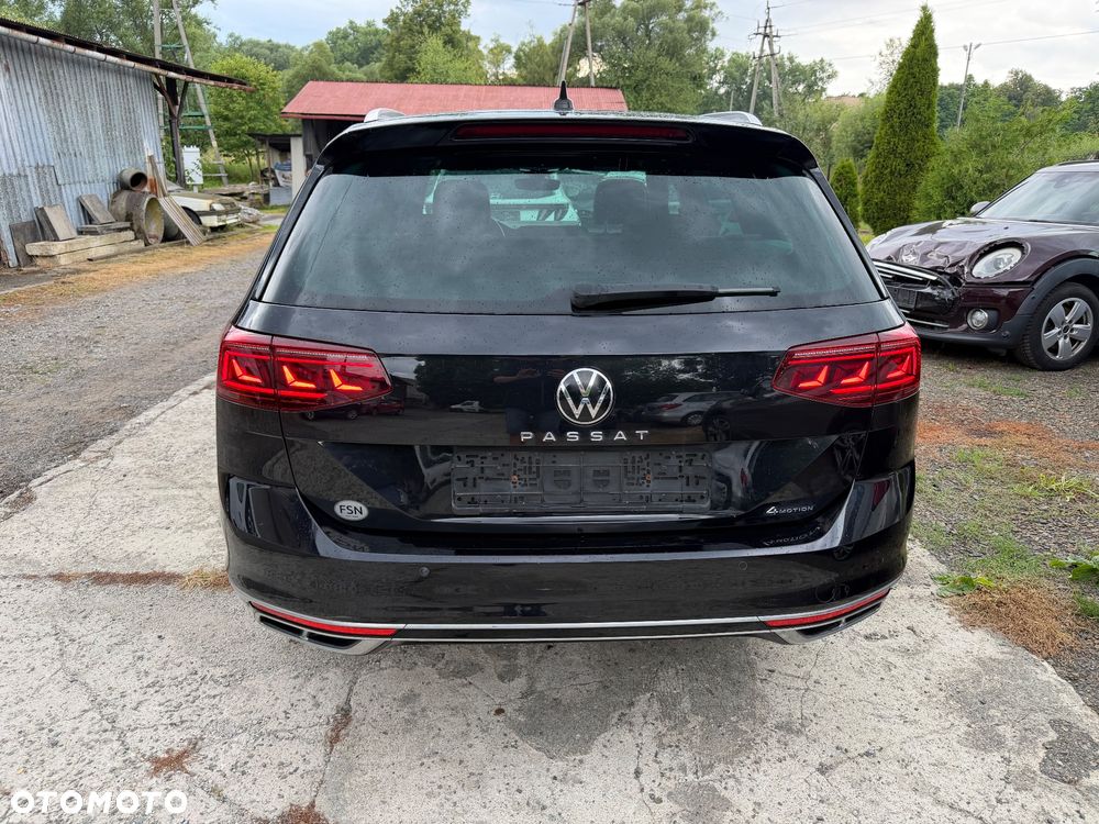 Volkswagen Passat Variant 2.0 TDI SCR DSG 4Motion Elegance - 12