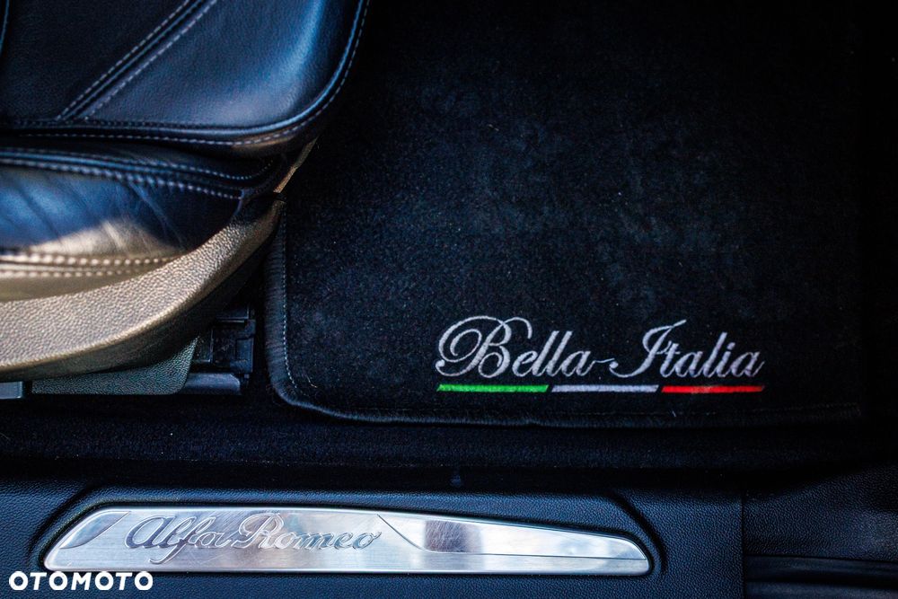 Alfa Romeo Giulia 2.0 Turbo 16V AT8-Q4 Veloce - 16