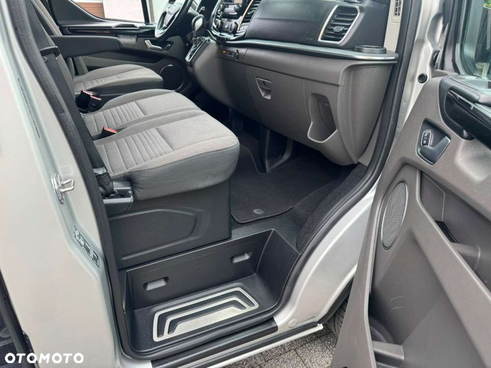 Ford Tourneo Custom - 30