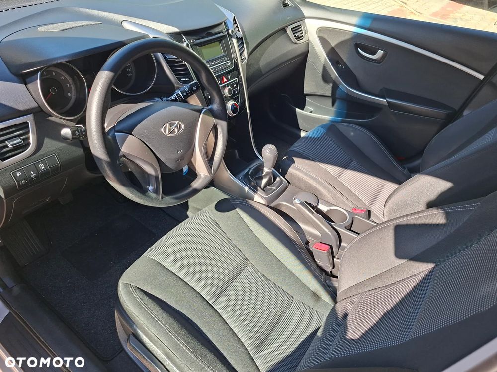 Hyundai i30 blue Kombi 1.4 Classic - 16