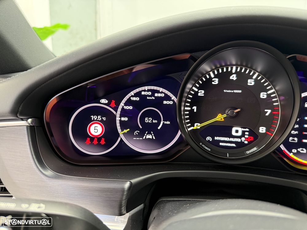 Porsche Panamera 4 E-Hybrid Platinum Edition - 8