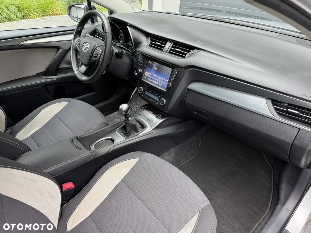 Toyota Avensis 1.8 Premium - 28