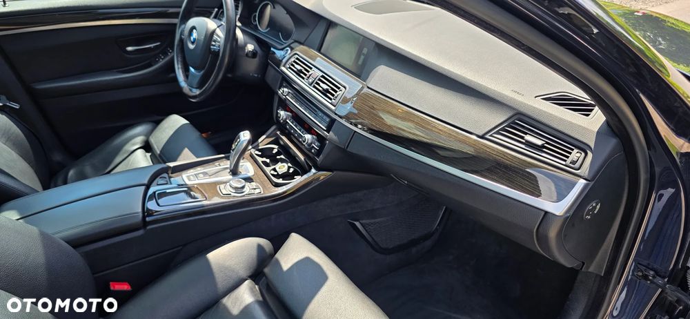 BMW Seria 5 525d xDrive Luxury Line - 10