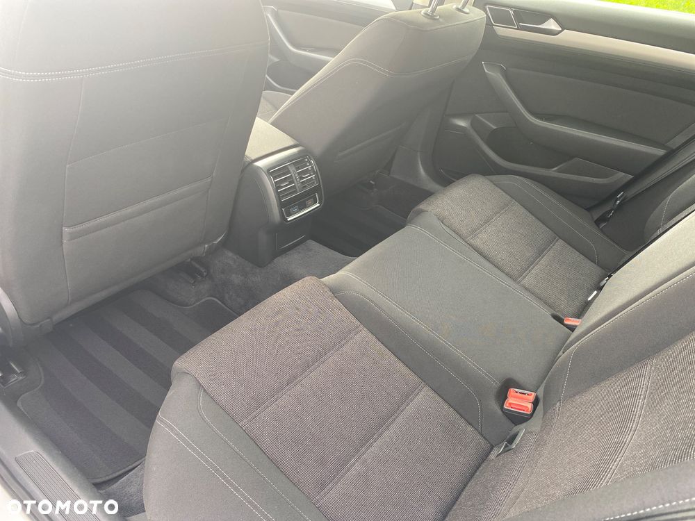 Volkswagen Passat 1.6 TDI BMT Comfortline - 8