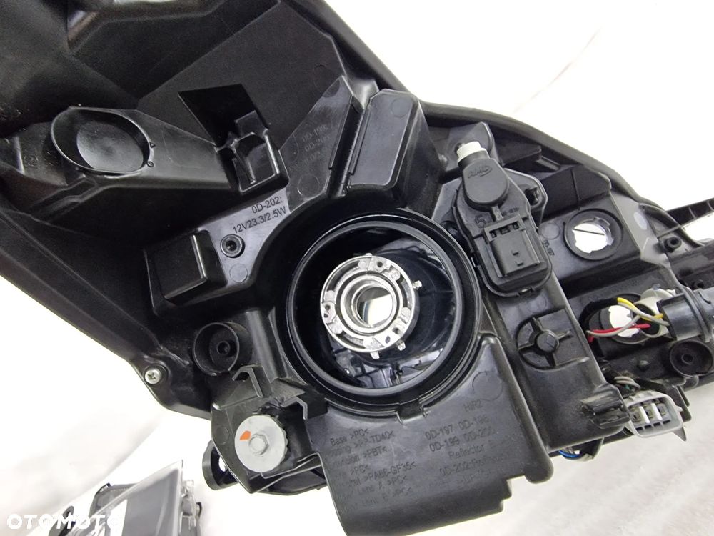 TOYOTA YARIS 3 III LIFT 17- LEWA LAMPA PRZEDNIA PRZÓD SOCZEWKA , NR AUKCJI LA685 - 16