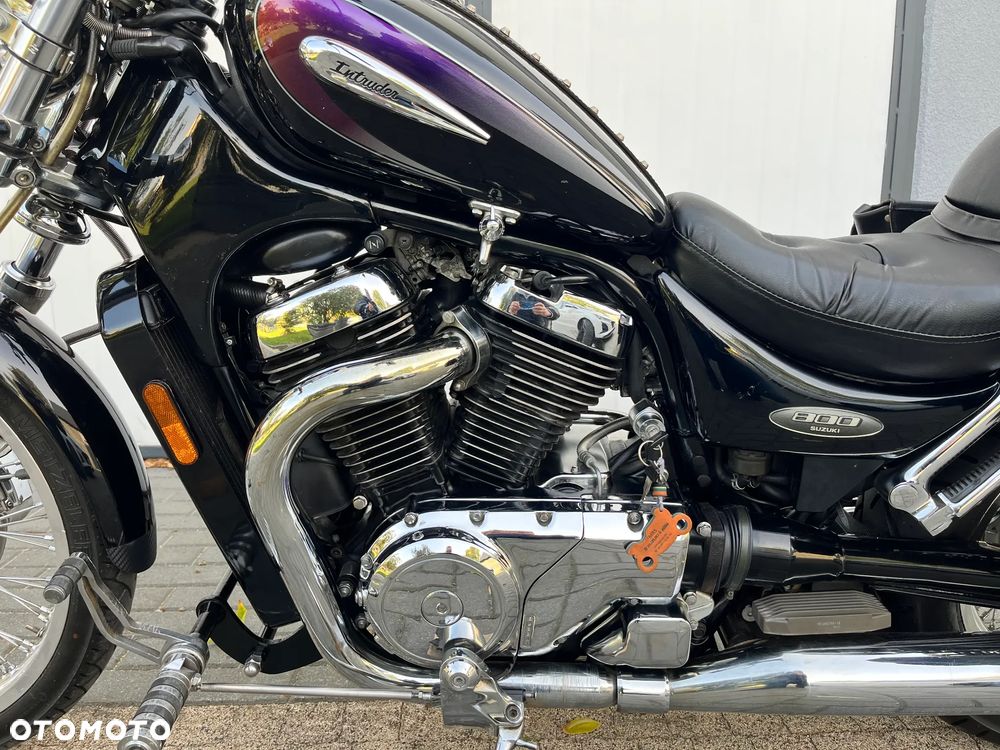 Suzuki Intruder - 12